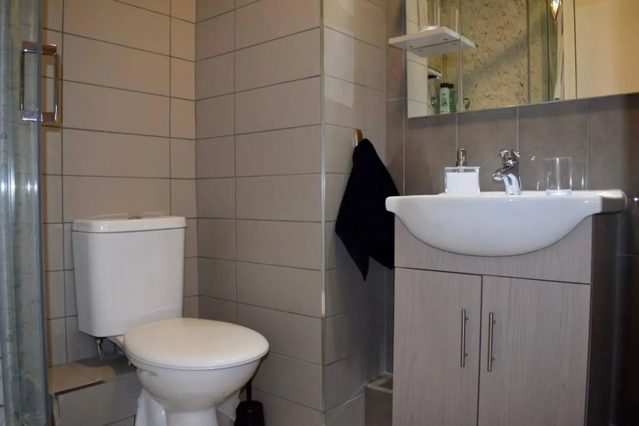 3 Bedroom Riverside Duplex Sleeps 6 Dublin Apartment