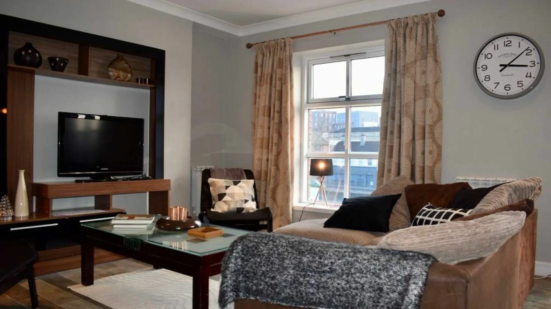 3 Bedroom Riverside Duplex Sleeps 6 Dublin 0*,