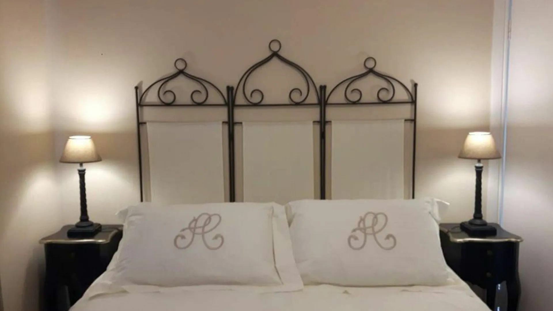 3 Bedroom Riverside Duplex Sleeps 6 Dublin 0*,  Ireland